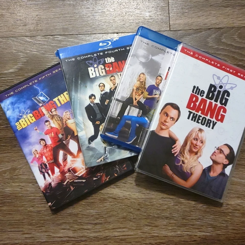 The Big Bang Theory lot of dvds and Blue Ray discs - Picture 1 of 10